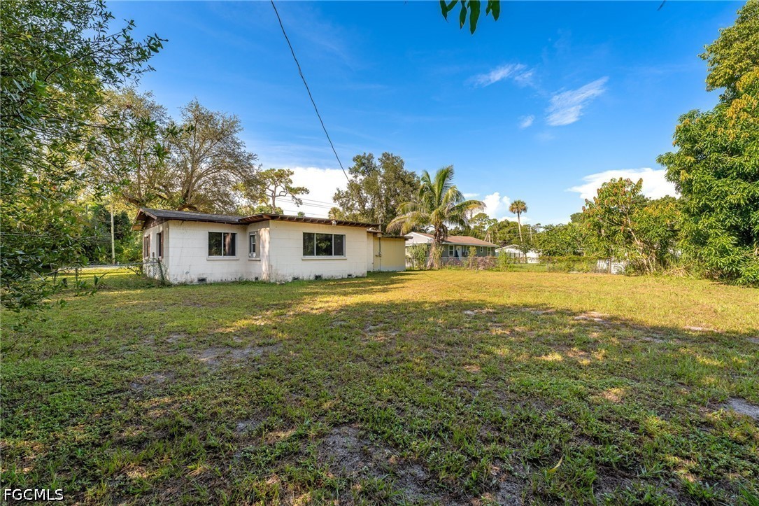 122 Evergreen, North Fort Myers, FL 33903
