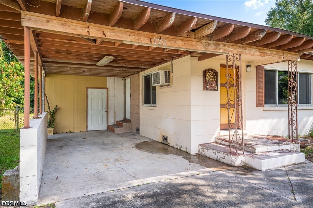 122 Evergreen, North Fort Myers, FL 33903