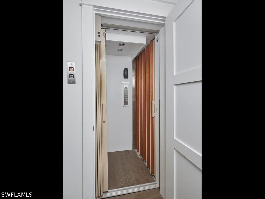 430 10th Unit 305, Naples, FL 34102