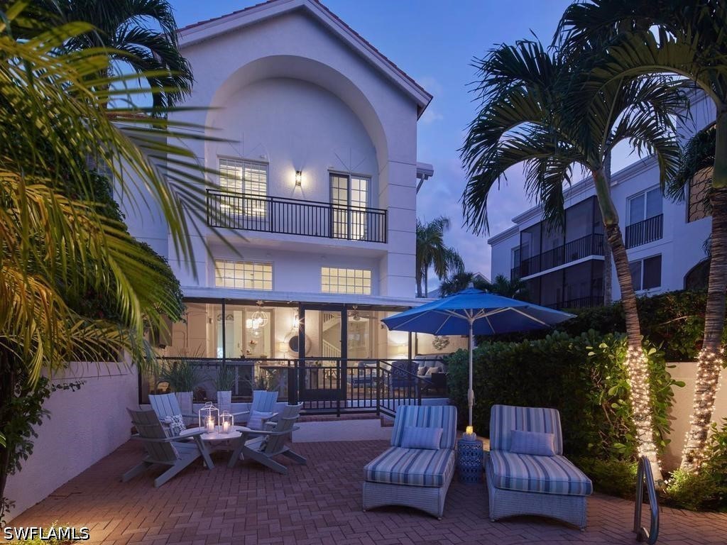 430 10th Unit 305, Naples, FL 34102
