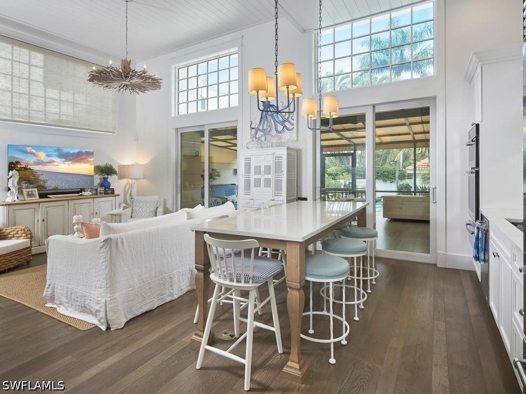 430 10th Unit 305, Naples, FL 34102