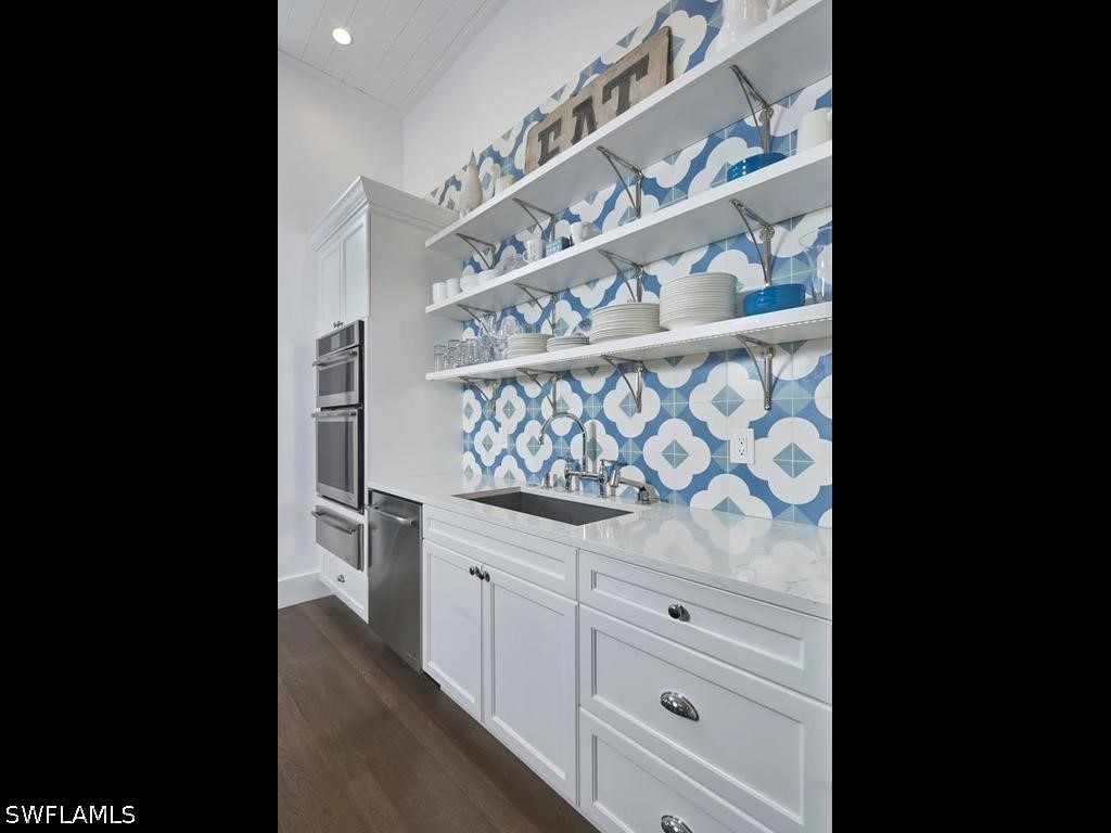 430 10th Unit 305, Naples, FL 34102