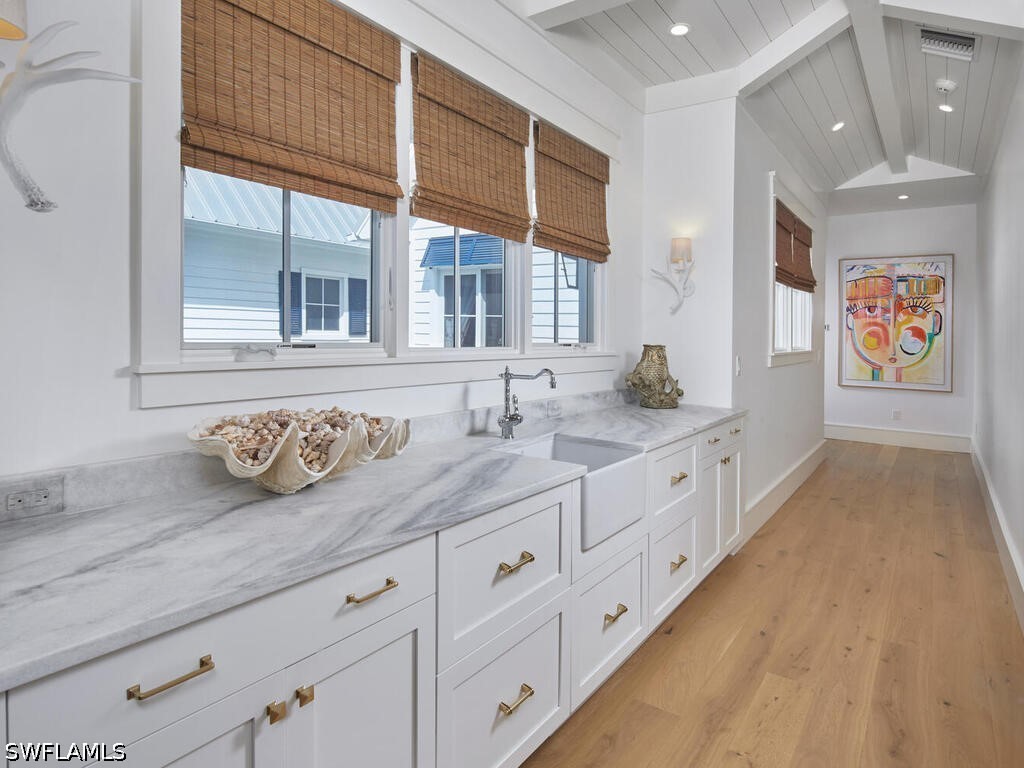 909 10th, Naples, FL 34102