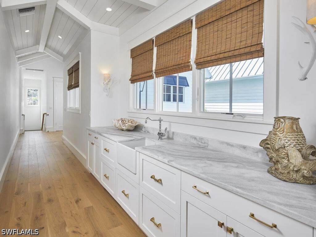 909 10th, Naples, FL 34102
