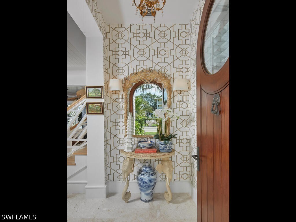 909 10th, Naples, FL 34102