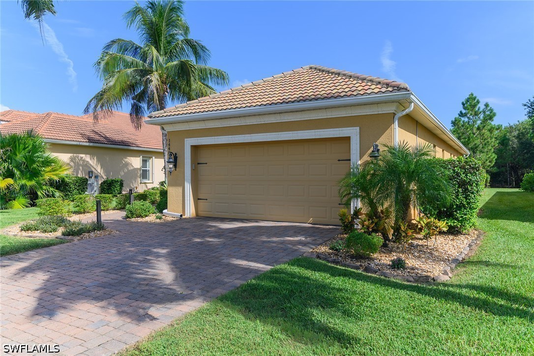 14487 Manchester, Naples, FL 34114