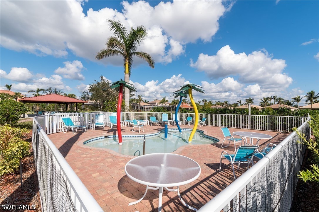 14487 Manchester, Naples, FL 34114