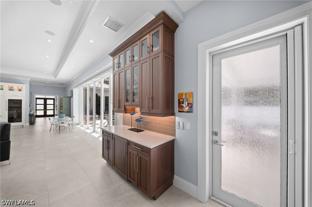 665 10th, Naples, FL 34102