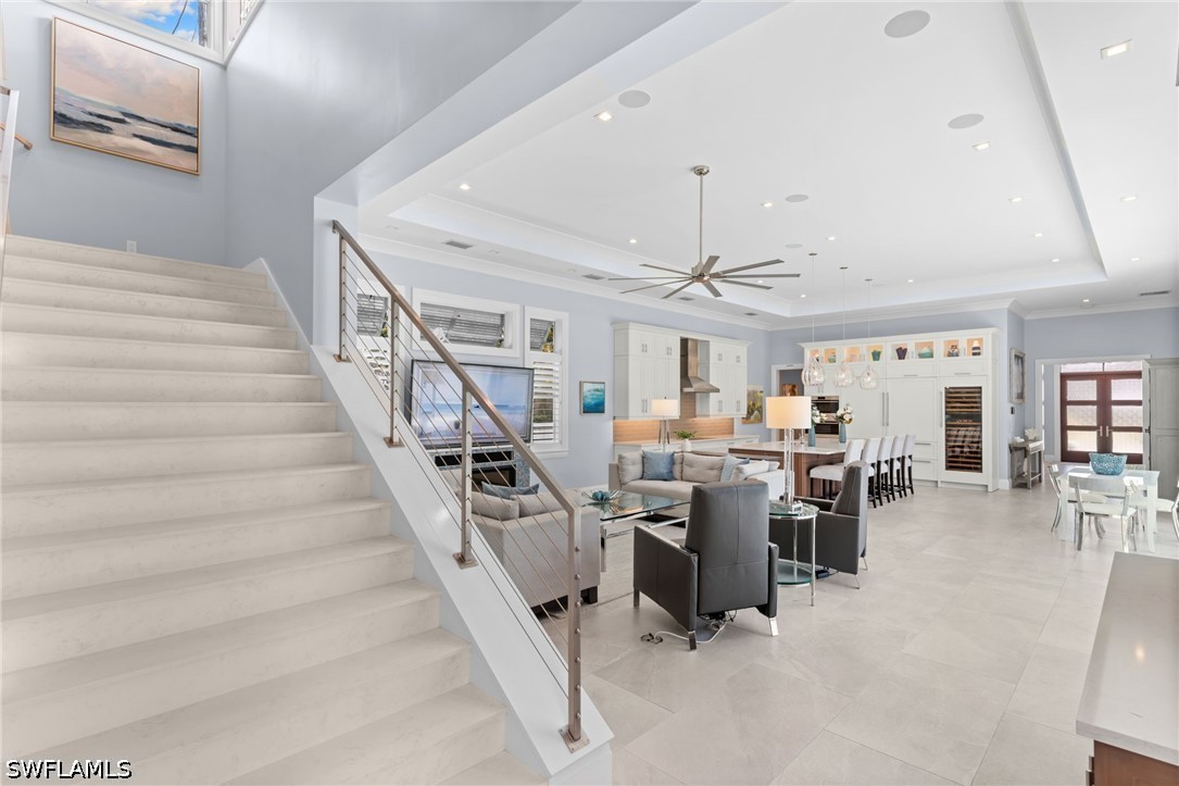 665 10th, Naples, FL 34102