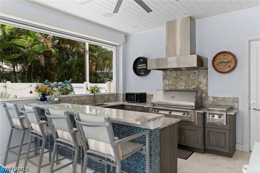 665 10th, Naples, FL 34102