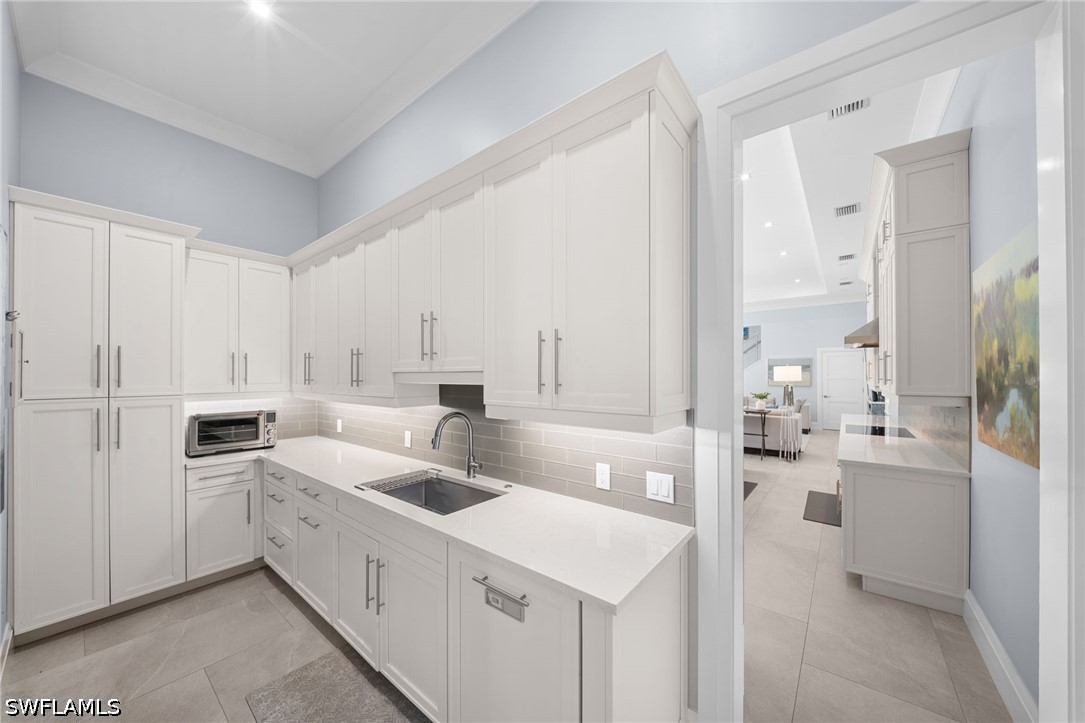 665 10th, Naples, FL 34102