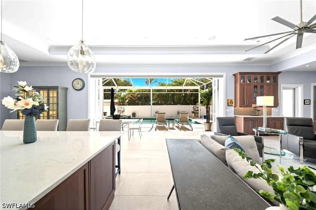 665 10th, Naples, FL 34102