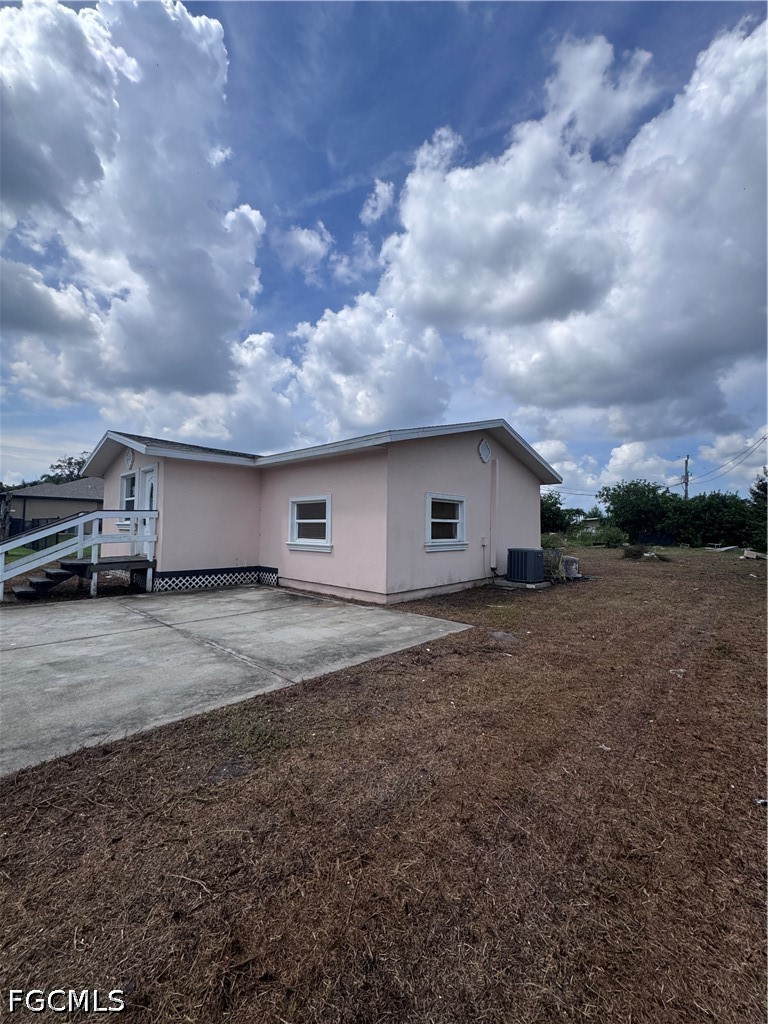 2935 Winona, North Fort Myers, FL 33917