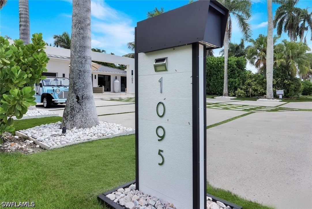 1095 Sandpiper, Naples, FL 34102