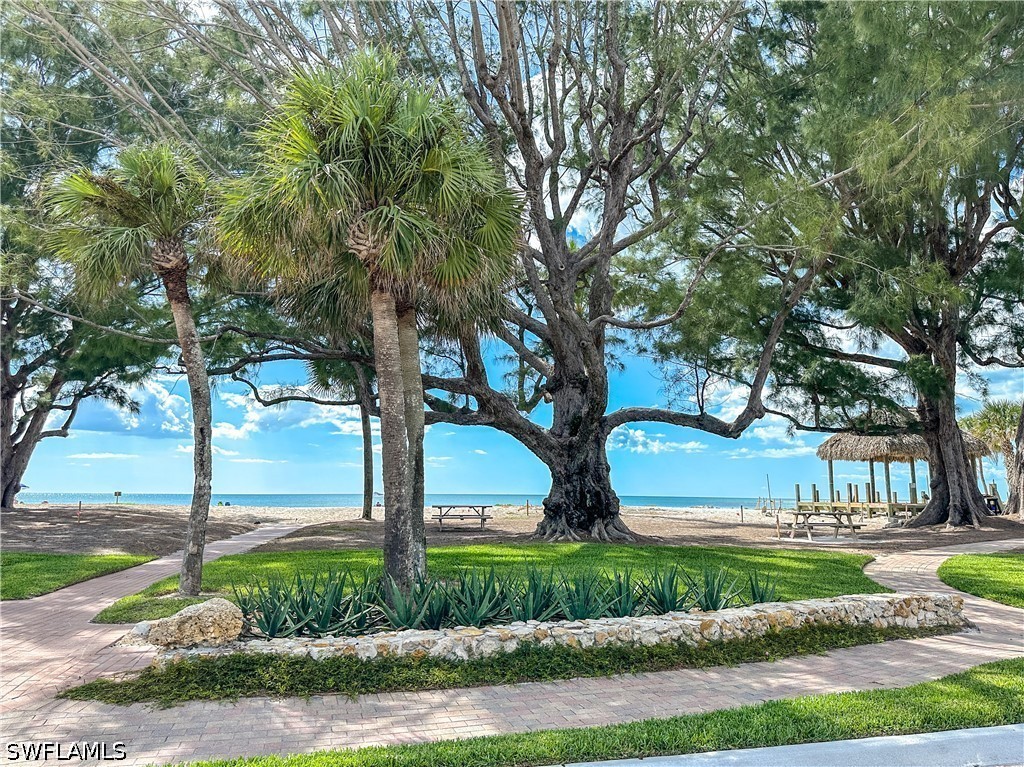 529 Fairway, Naples, FL 34103