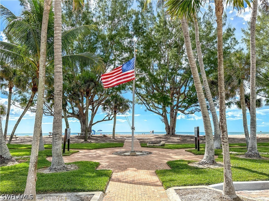 529 Fairway, Naples, FL 34103