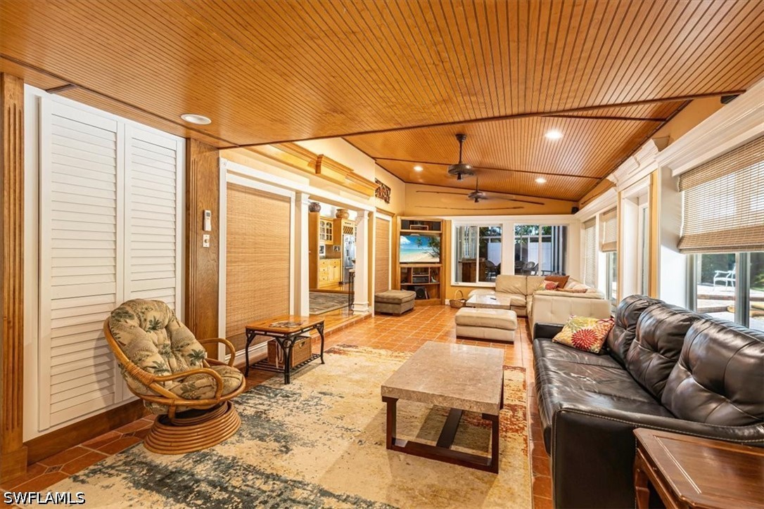221 Viking, Naples, FL 34110