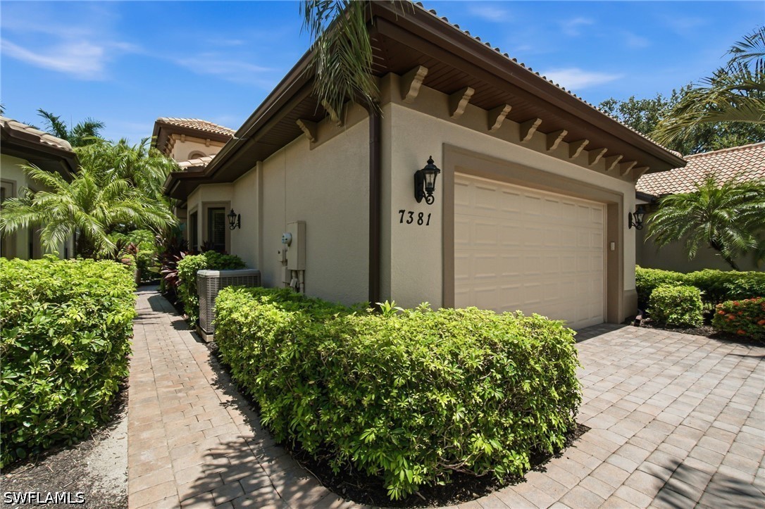 7381 Moorgate Point, Naples, FL 34113