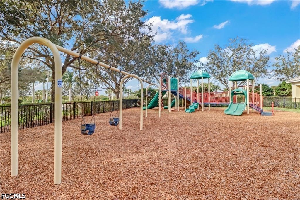 2884 Citrus, Naples, FL 34120