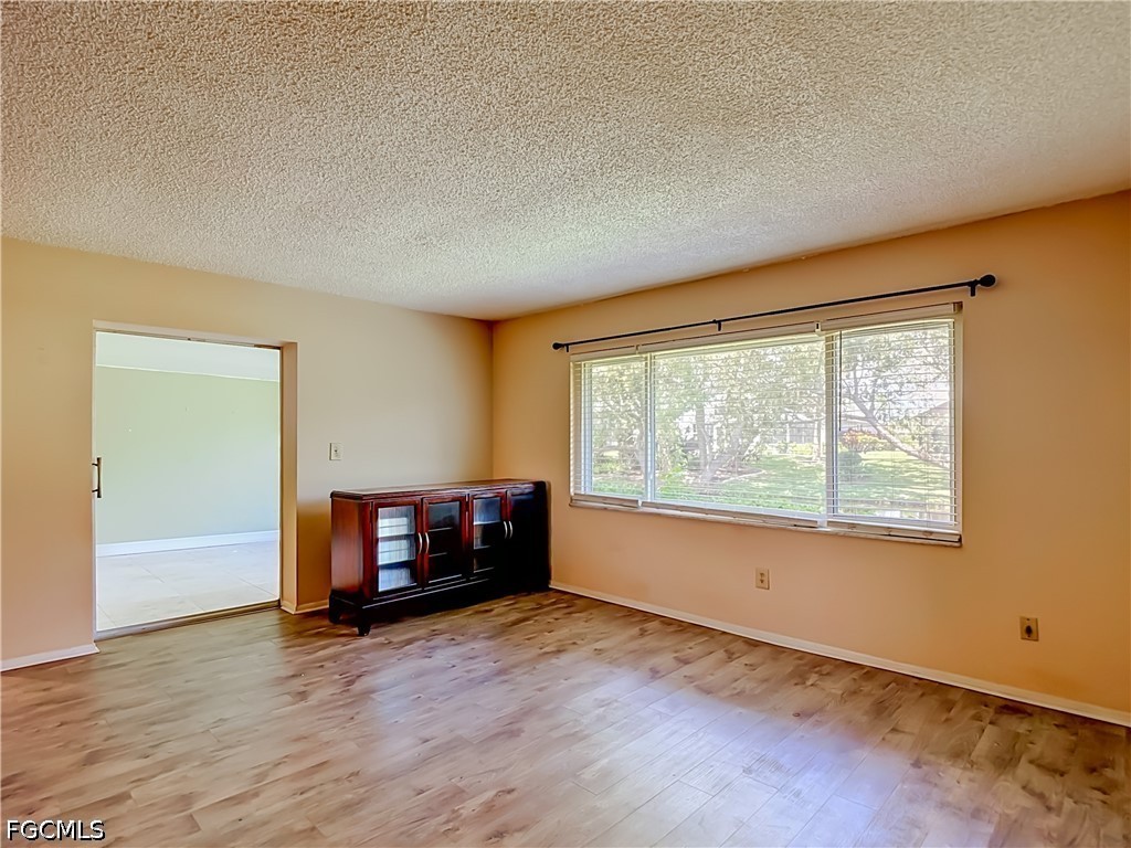 842 Pangola, North Fort Myers, FL 33903