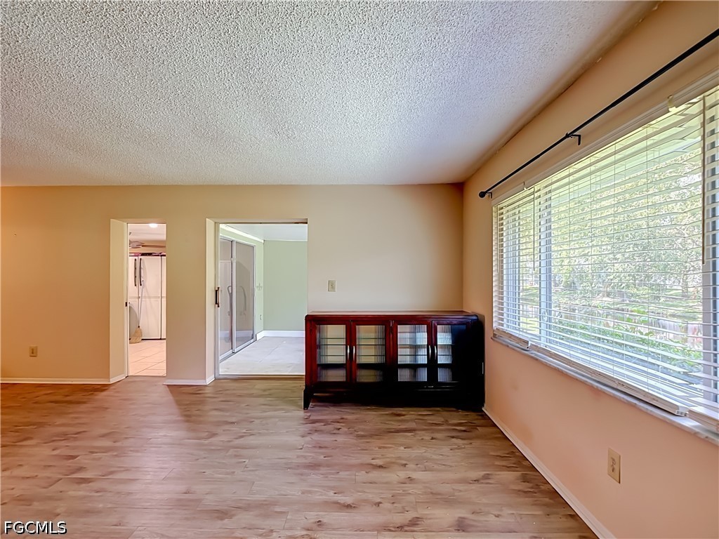 842 Pangola, North Fort Myers, FL 33903