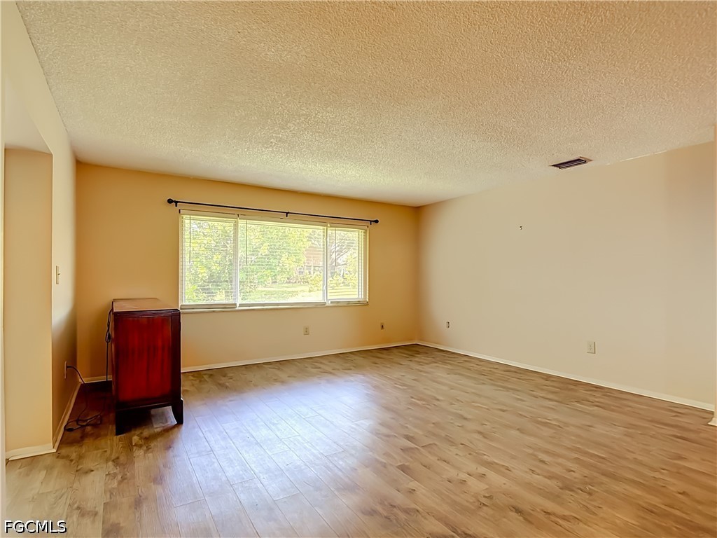 842 Pangola, North Fort Myers, FL 33903