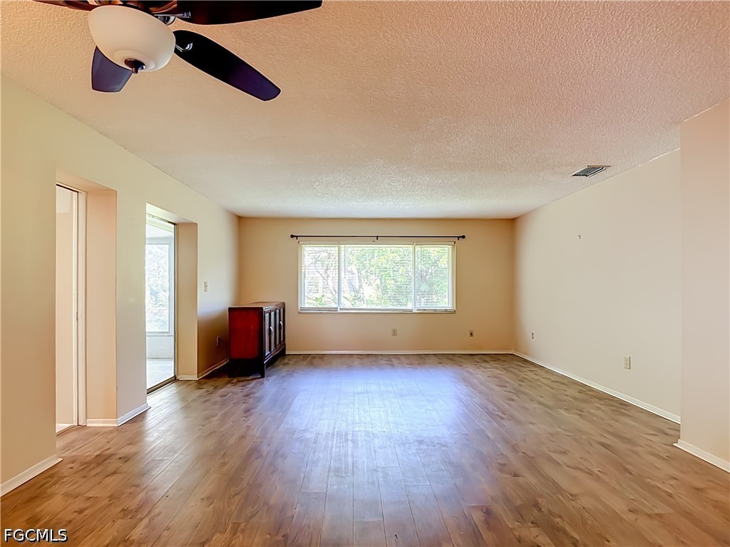 842 Pangola, North Fort Myers, FL 33903
