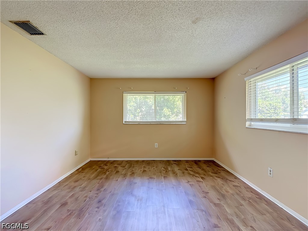 842 Pangola, North Fort Myers, FL 33903