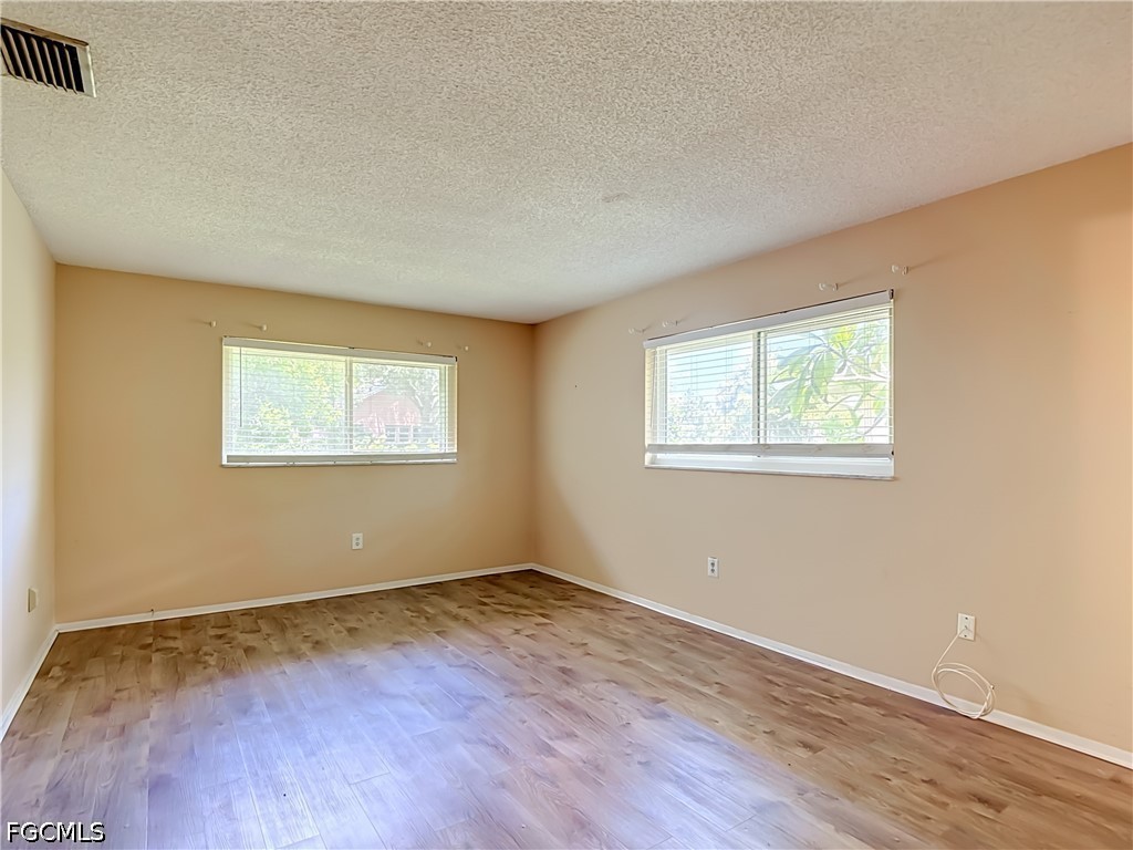 842 Pangola, North Fort Myers, FL 33903
