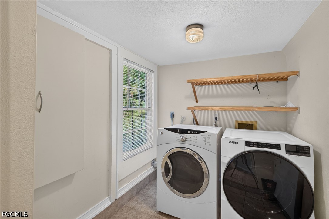 1460 Manuels, Fort Myers, FL 33901