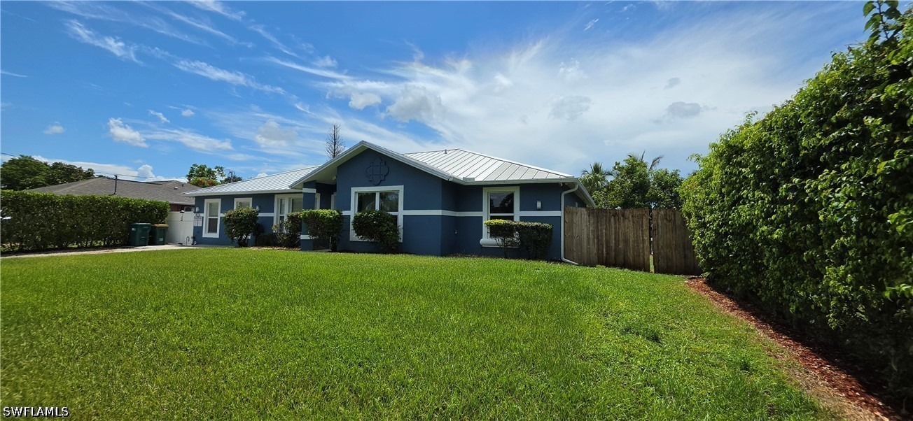 4536 25th, Naples, FL 34116
