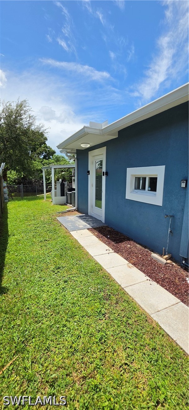 4536 25th, Naples, FL 34116