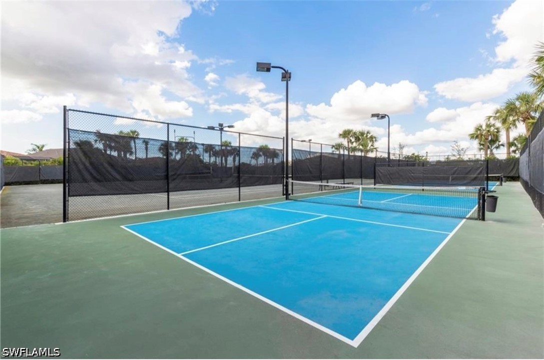 9086 Woodhurst, Naples, FL 34120
