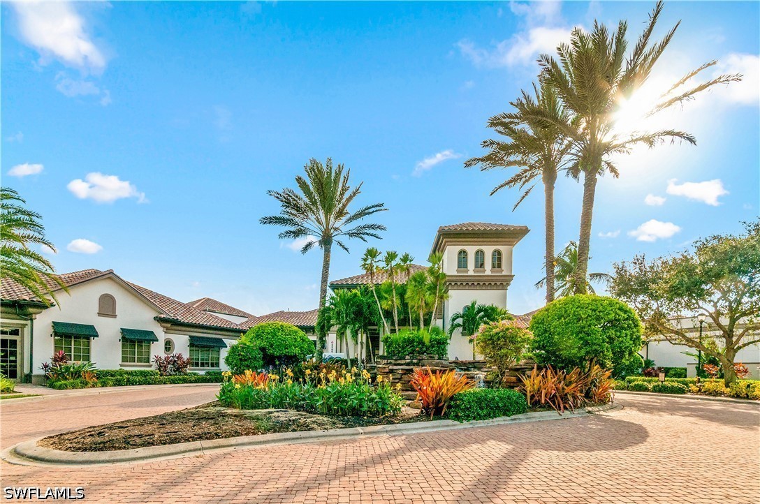 8062 Signature Club Unit 201, Naples, FL 34113