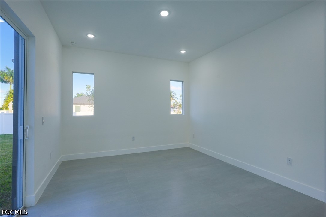 5 26th, Cape Coral, FL 33991