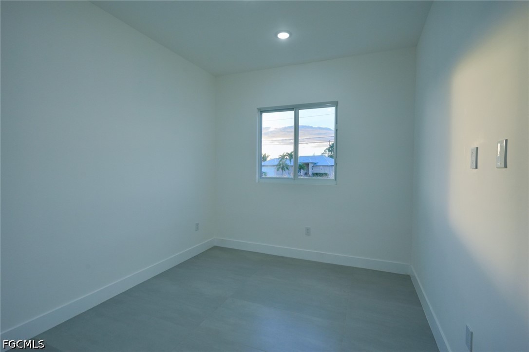 5 26th, Cape Coral, FL 33991