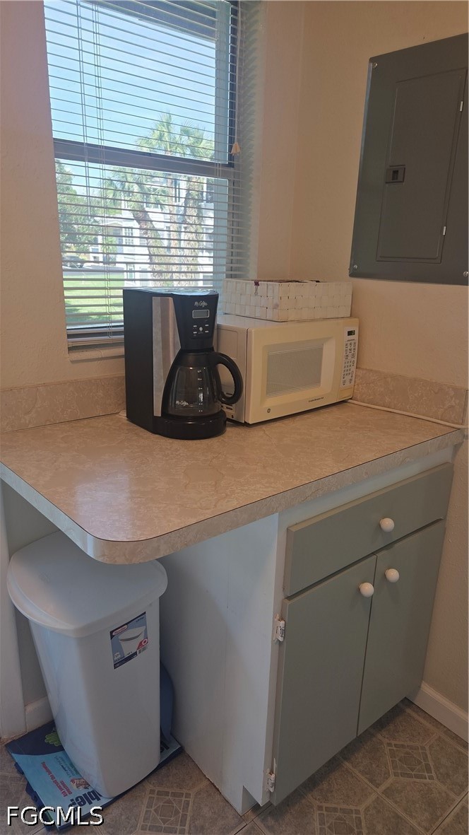 1422 Tropic, North Fort Myers, FL 33903