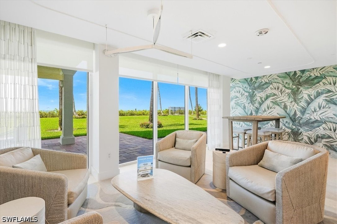 10691 Gulf Shore Unit 200, Naples, FL 34108