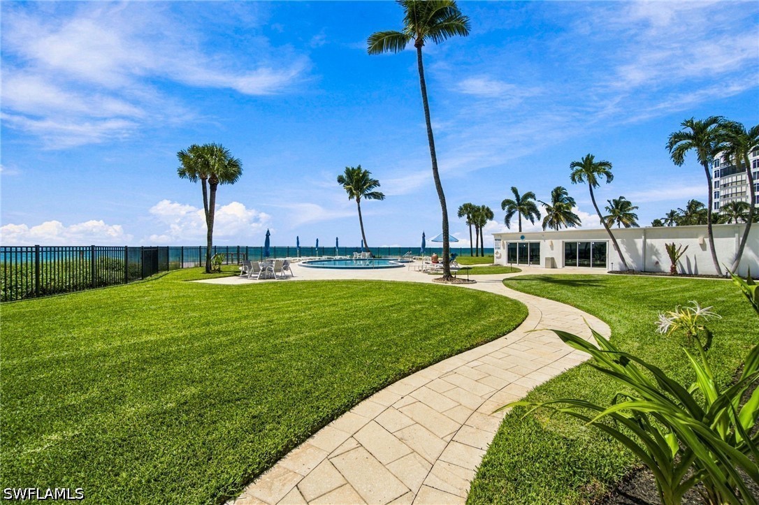 1717 Gulf Shore Unit 103, Naples, FL 34102