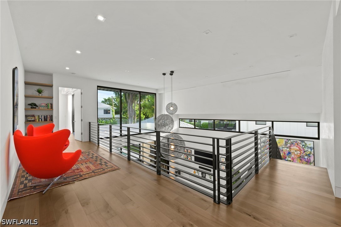 376 1st, Naples, FL 34102