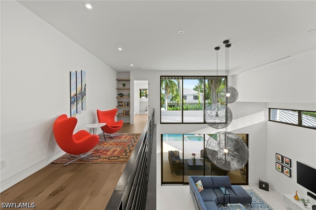 376 1st, Naples, FL 34102