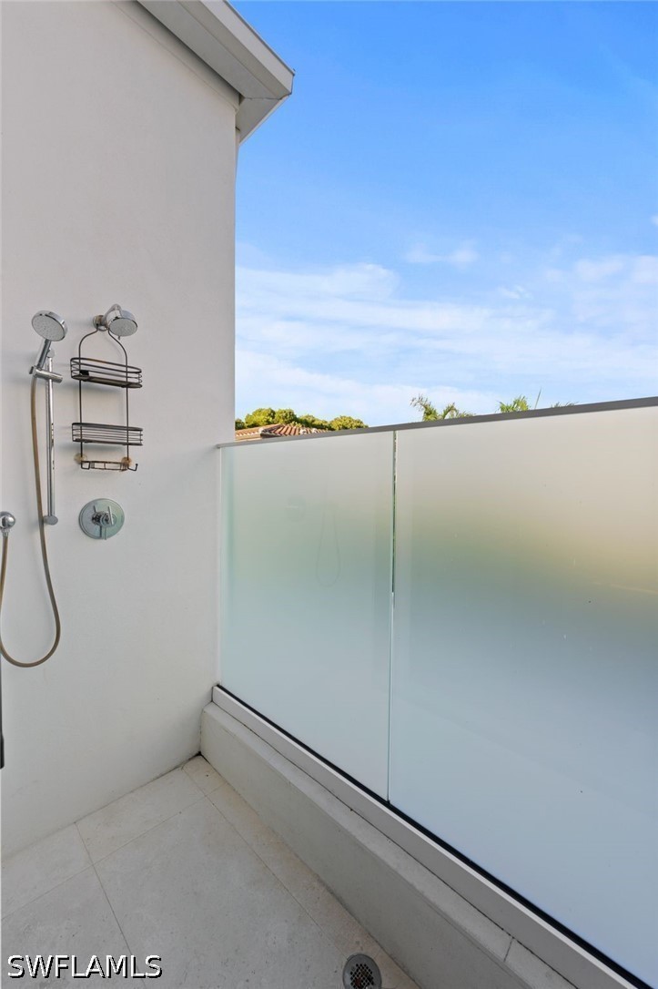 376 1st, Naples, FL 34102