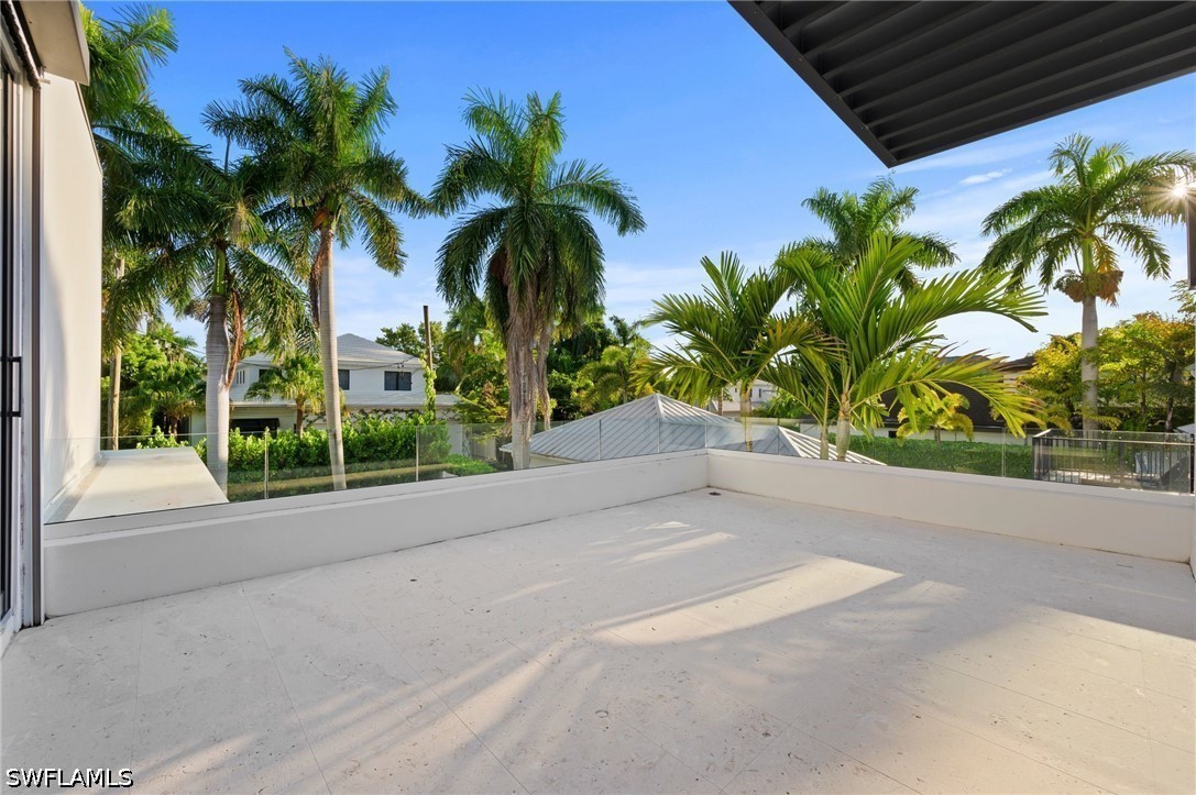 376 1st, Naples, FL 34102