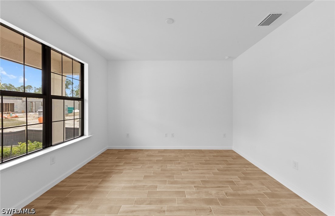 2084 Freemont, Naples, FL 34120