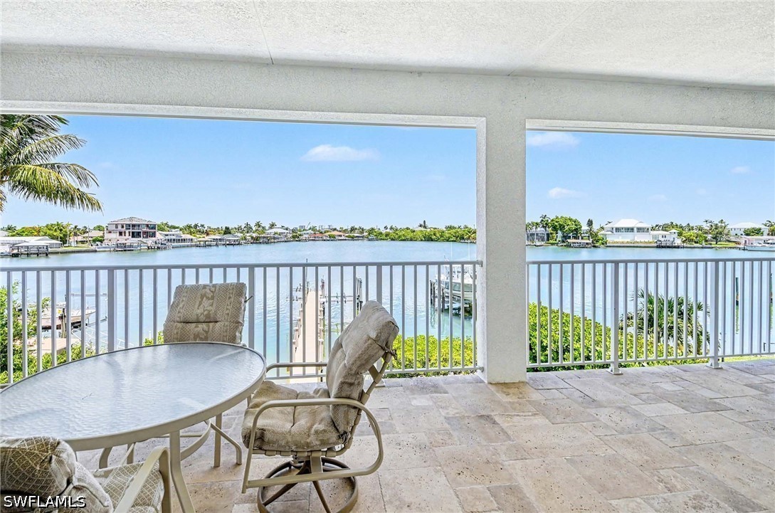 62 Dolphin, Naples, FL 34113