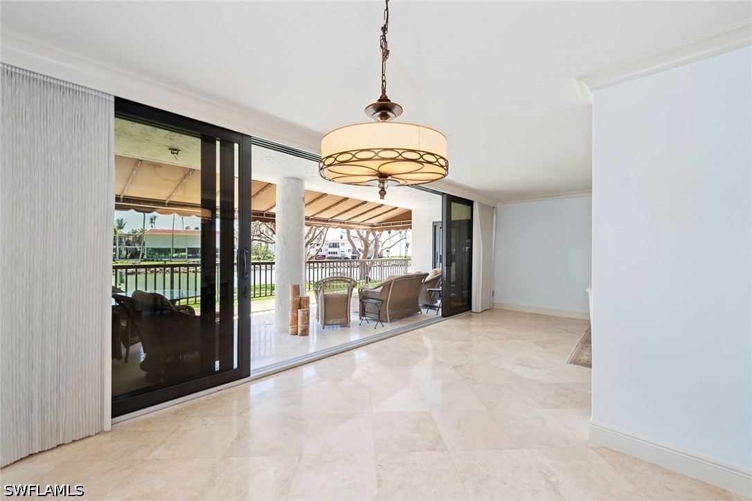 2310 Gulf Shore Unit 112, Naples, FL 34103