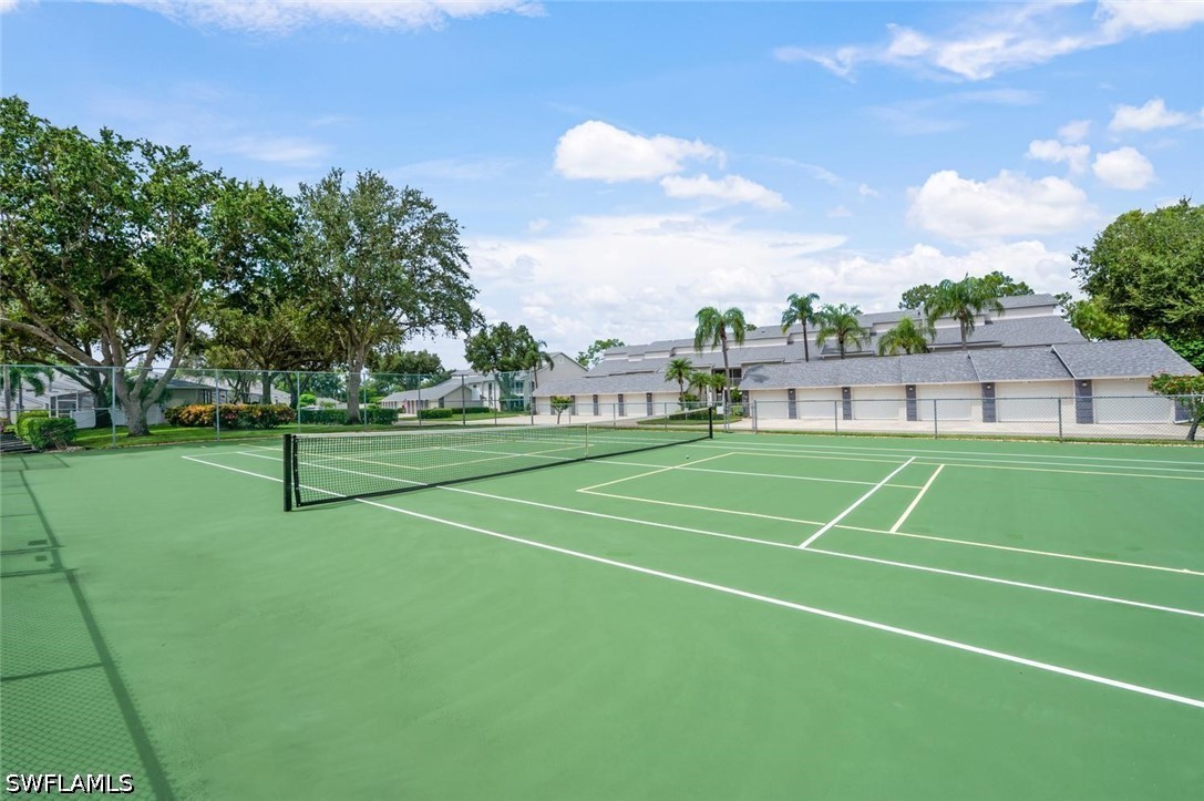 470 Country Hollow Unit I204, Naples, FL 34104