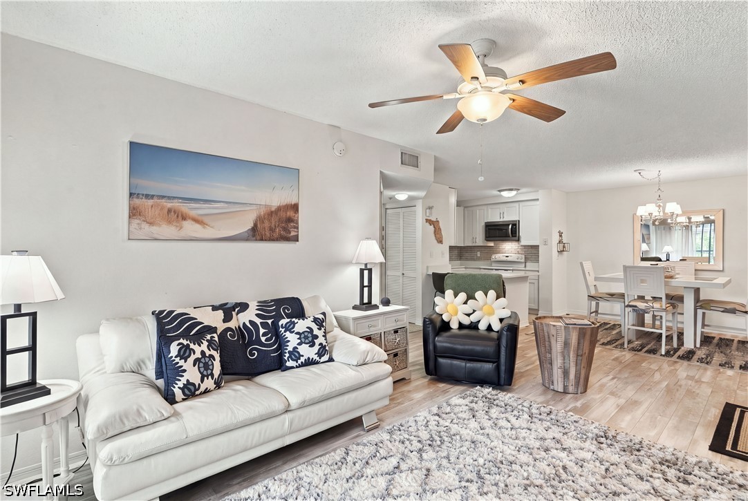 8960 Colonnades Unit 915, Bonita Springs, FL 34135