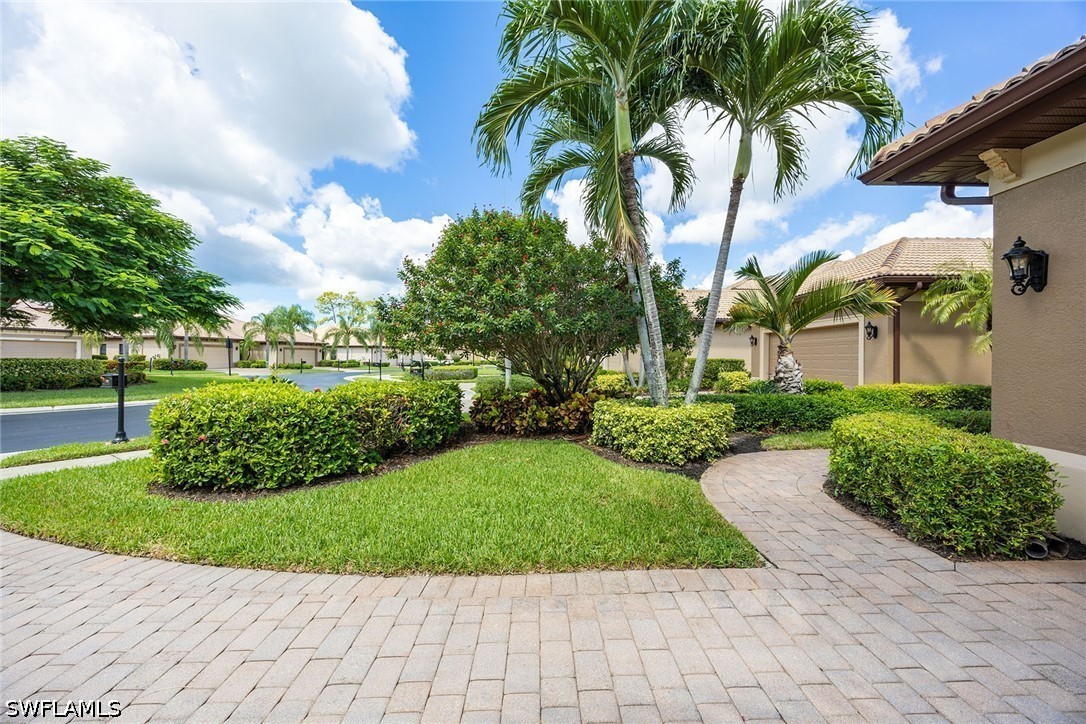 7598 Moorgate Point, Naples, FL 34113