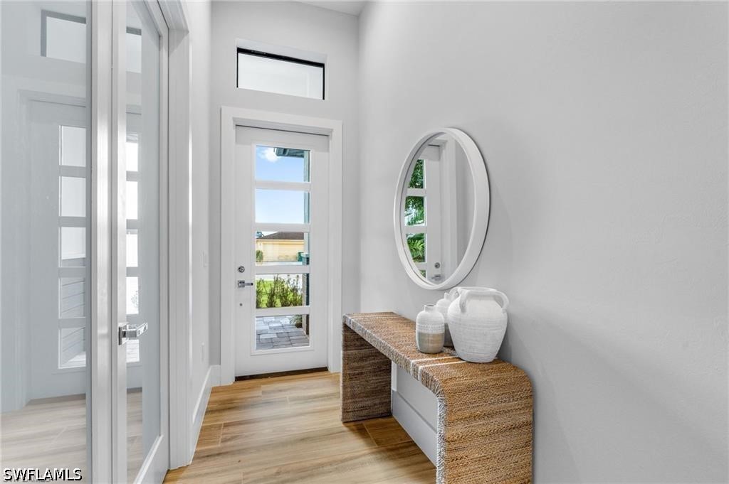 653 107th, Naples, FL 34108